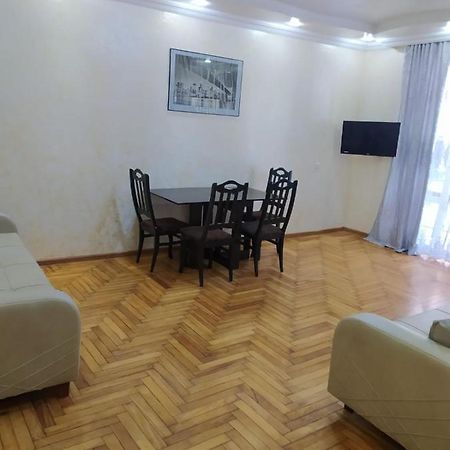 Apartment On 26 May Str Batumi Zewnętrze zdjęcie