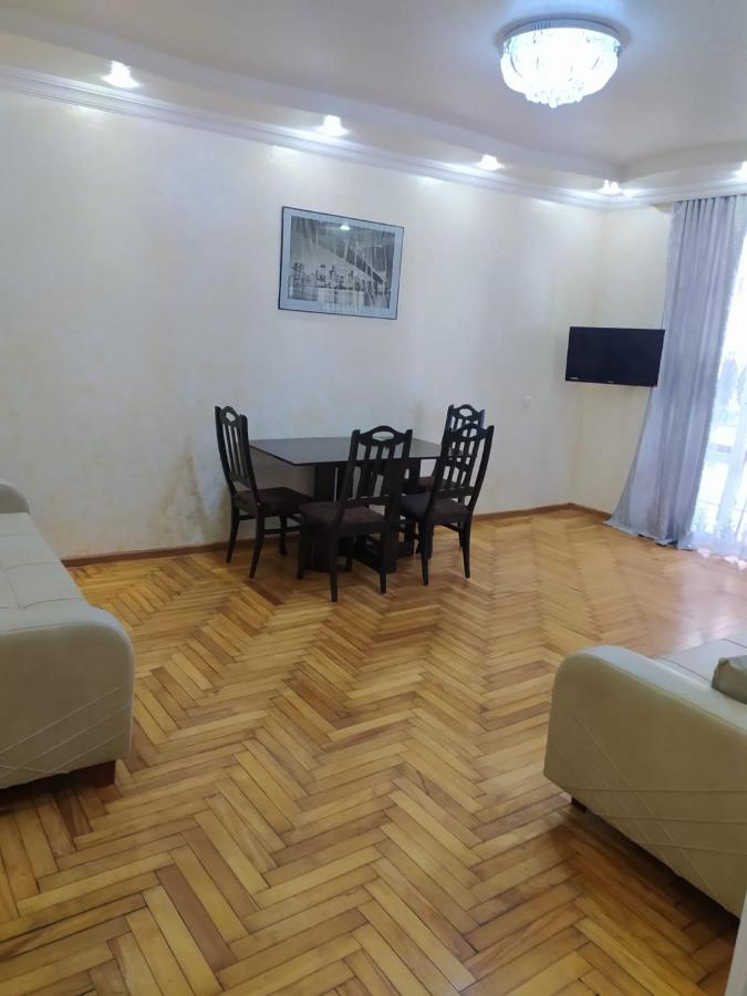 Apartment On 26 May Str Batumi Zewnętrze zdjęcie